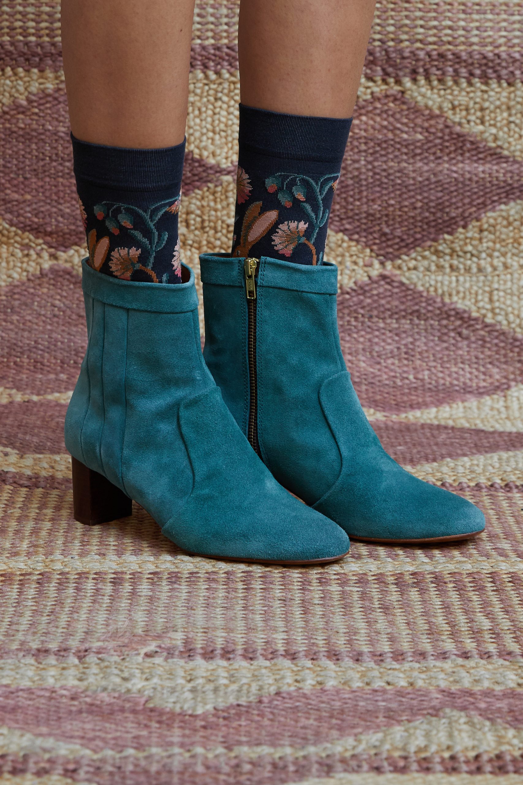 round toe suede ankle boots