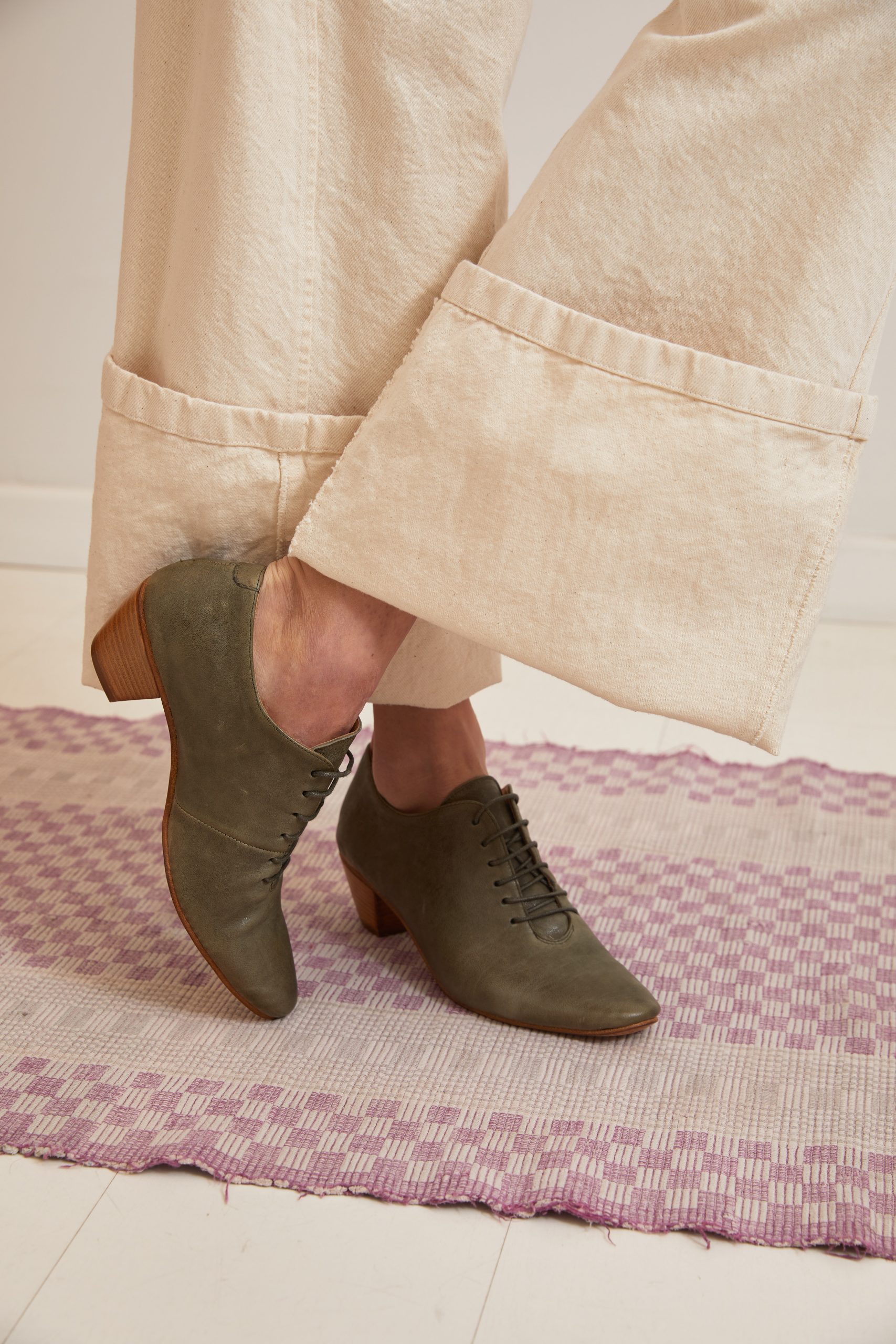 Scarpe stringate in pelle verde salvia - Carla Saibene Atelier