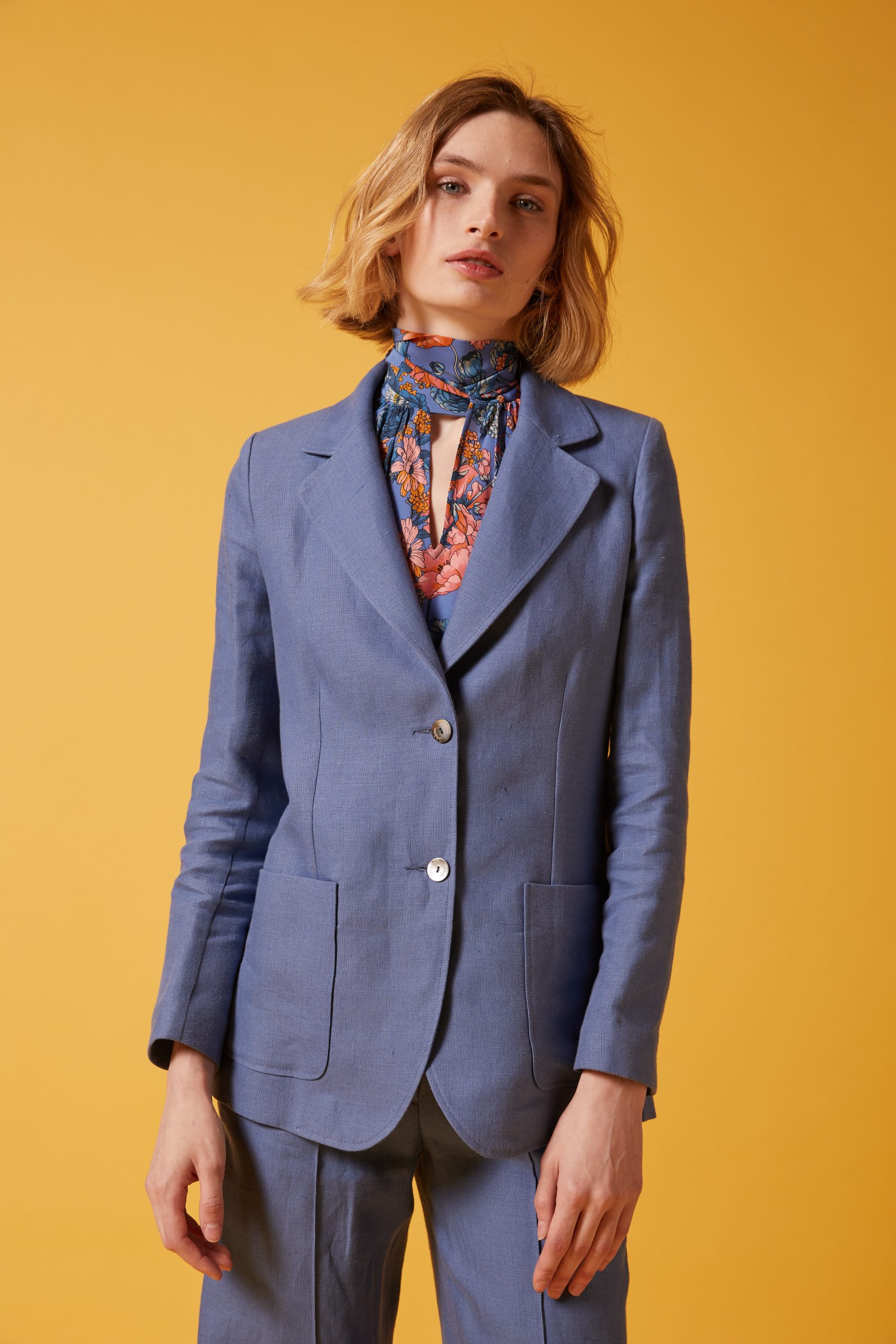 Blazer Tara monopetto in lino azzurro avio - Carla Saibene Atelier