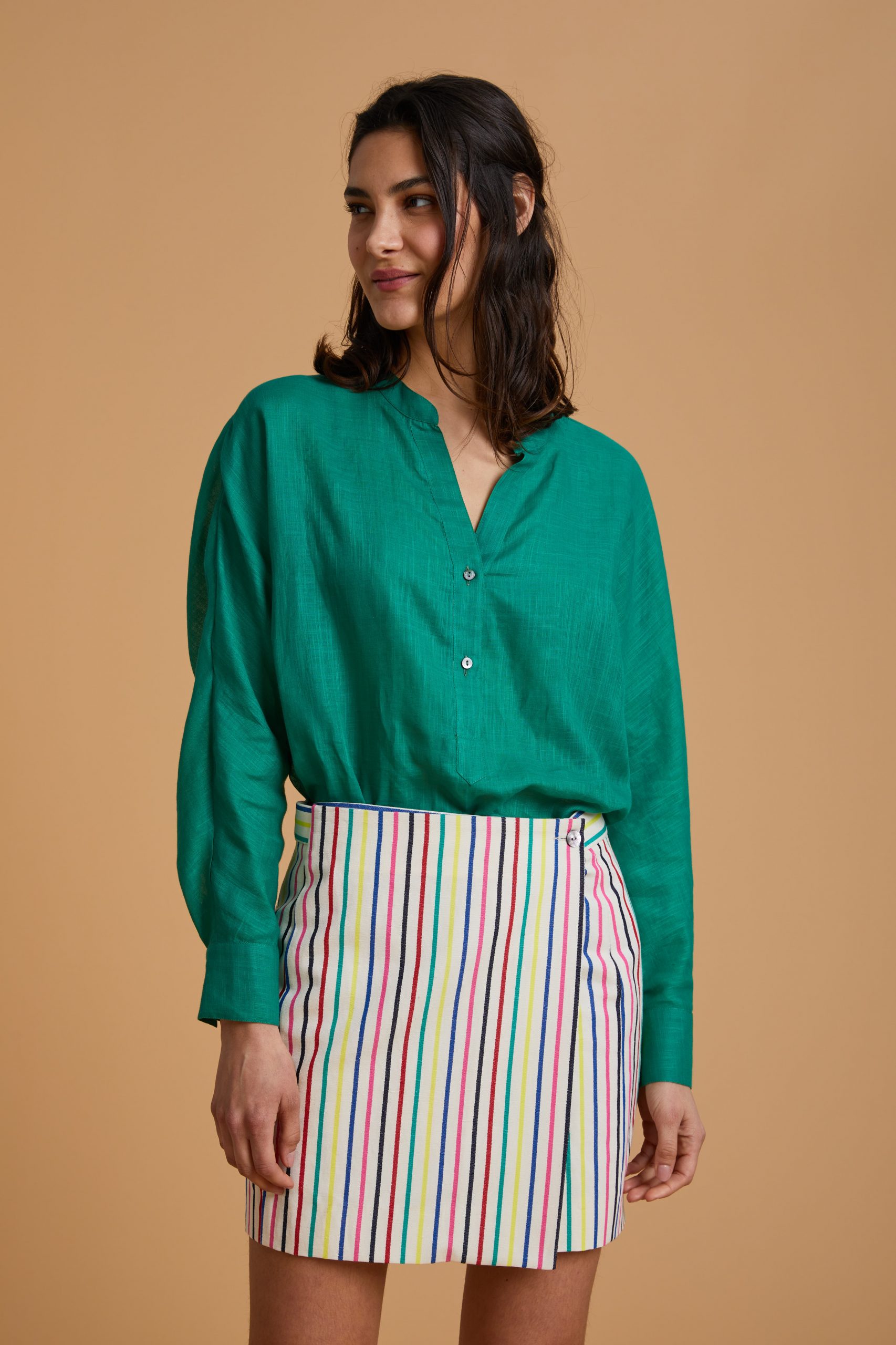 camicia-verde-smeraldo-leggera-estiva-scollata
