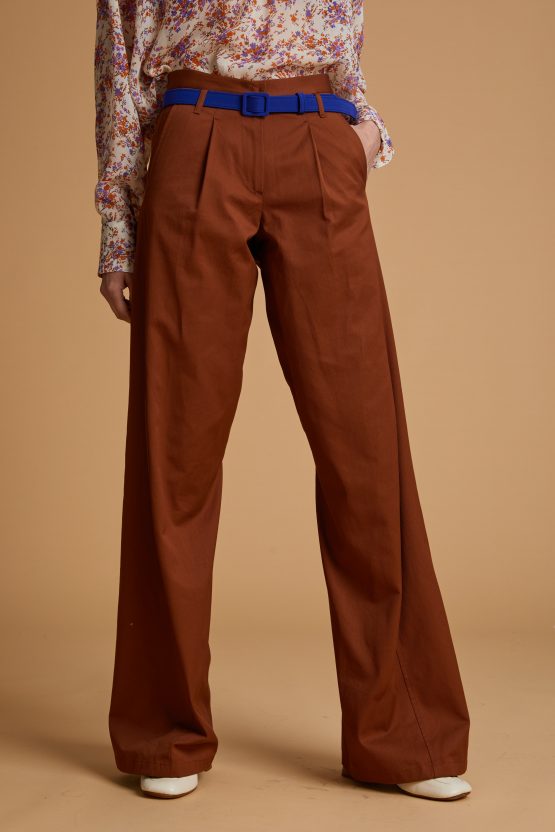 pantaloni-larghi-pinces-color-tabacco-cotone-leggero
