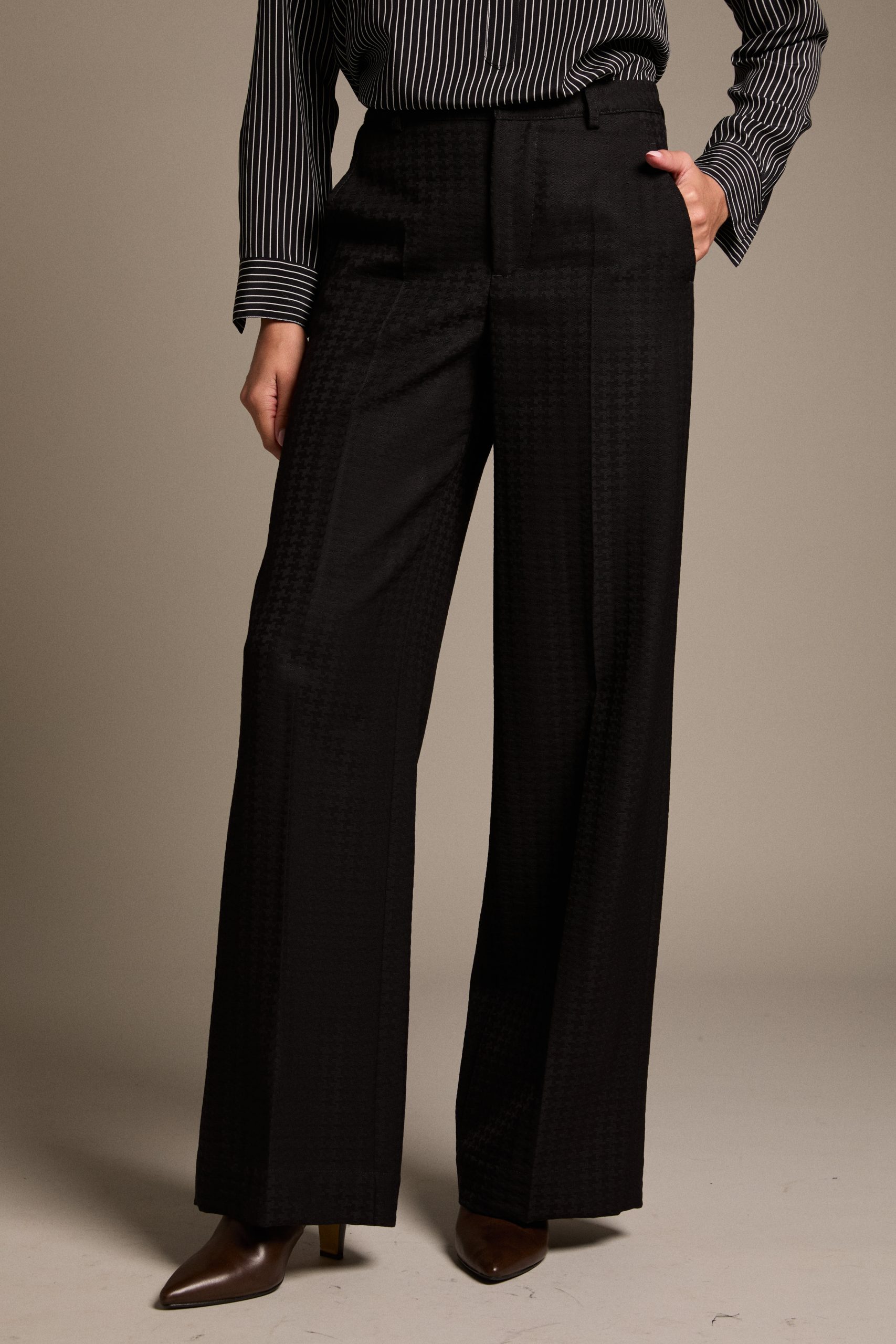 PANTALONI_NERI_DONNA_ELEGANTI_IN_LANA