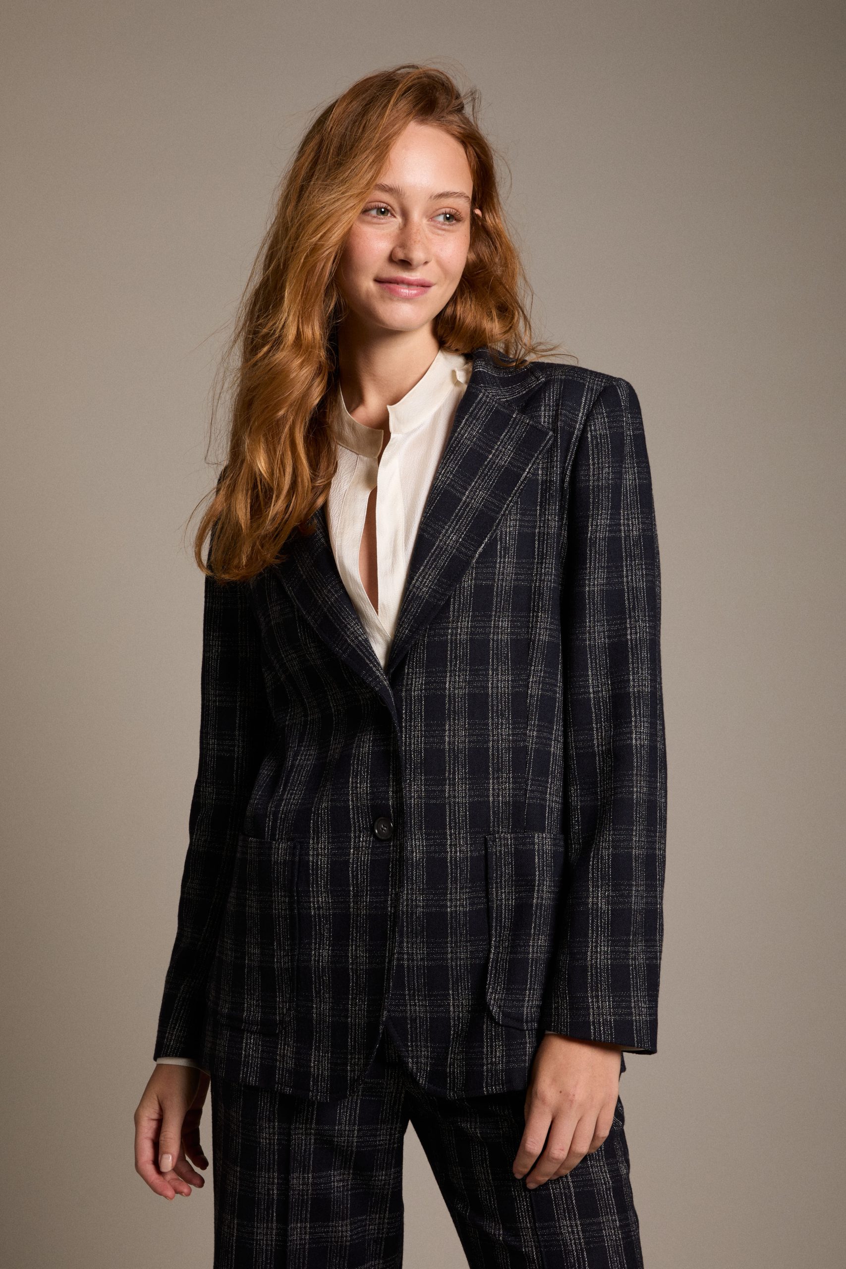 blazer_fitted_a_quadri_bianchi_e_blu